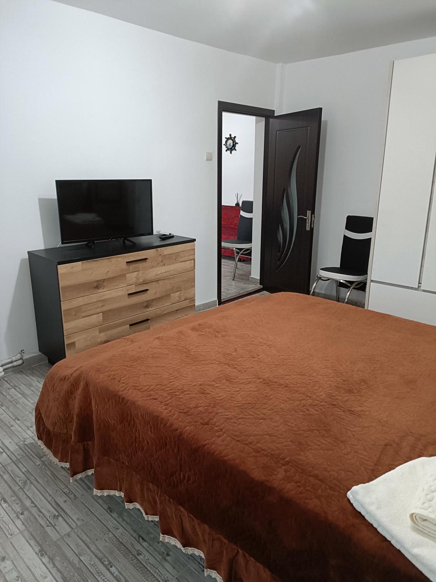 Apartament Manu Tg Neamt Târgu Neamţ Exterior foto